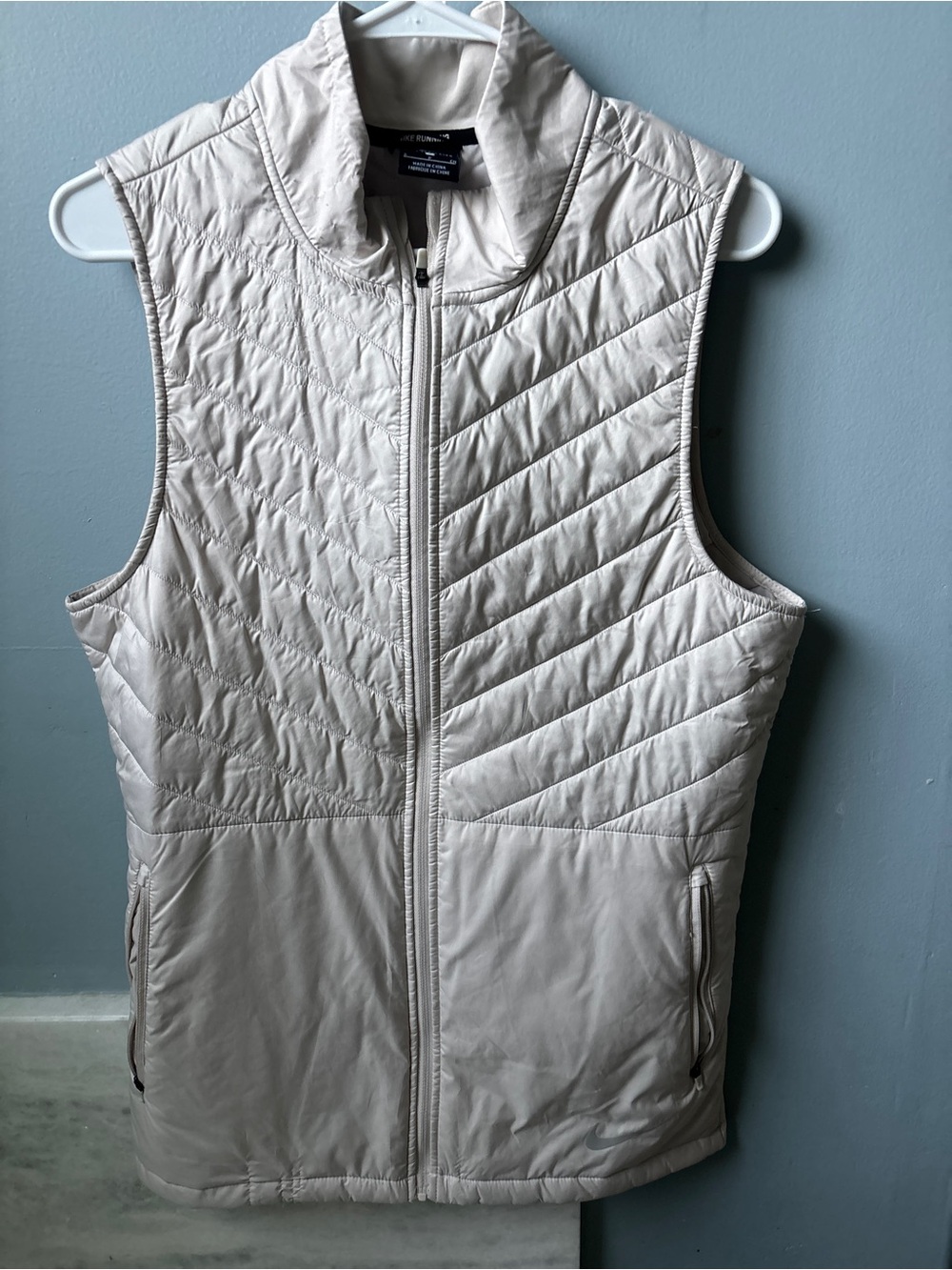 Nike AeroLayer Men’s Cream Insulated Running Vest Full Zip Size Small